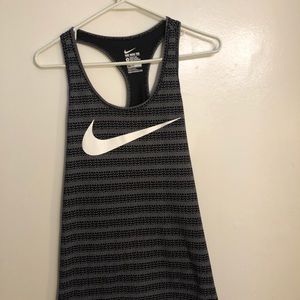 Nike dri-fit tee🖤🤍